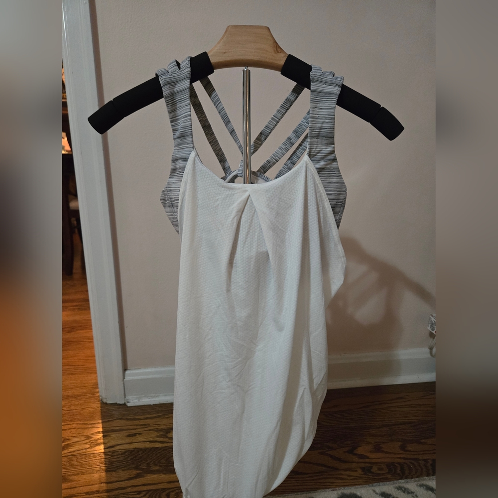 Lululemon Nouveau Limits Tank with built in sports bra, size 6